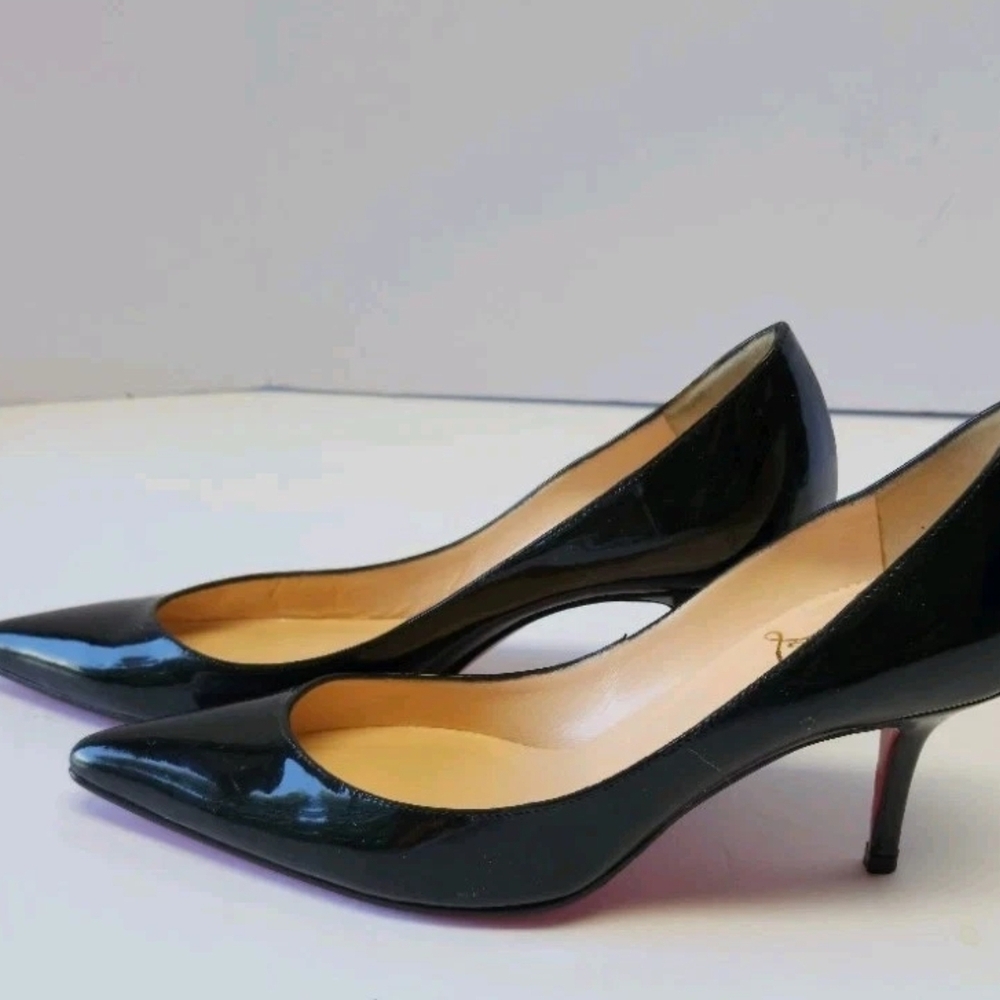 Christian Louboutin Black Pigalle Patent Leather Size 35.5 (US 5.5) Red Bottoms